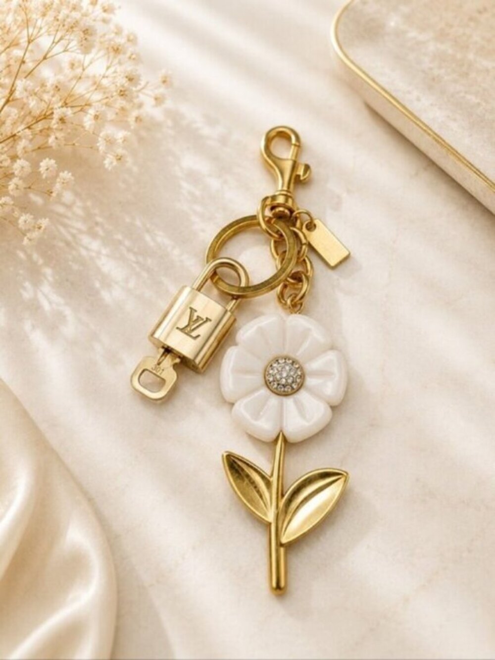 LV Gold Padlock Authentic 🔑 Luxury Bag Charm w/ Unbranded Flower Keychain